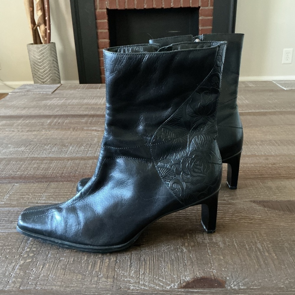 Andrew Stevens studio black leather boots rose accents yahoo Sz 8.5
